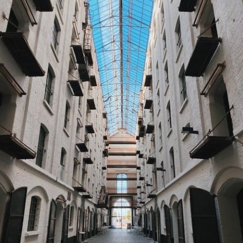 Photo 1594622655882 8961cd8f540b