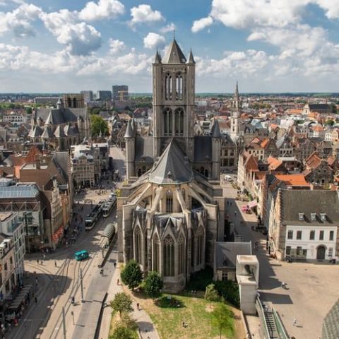 Photo 1576014348818 da2d94117be3