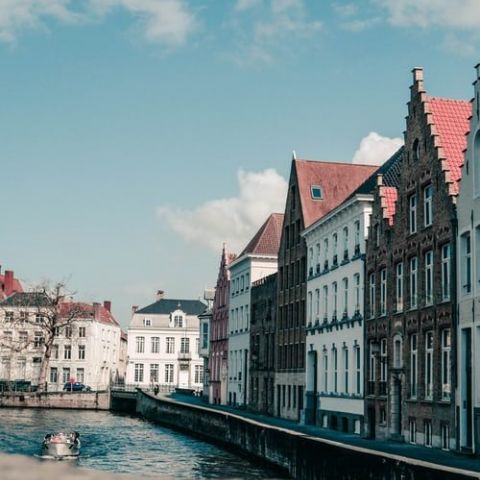 Photo 1523900497423 8f60cbd1bb8f