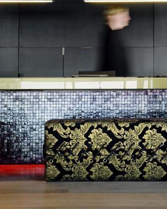 Carbon 1544x848 lobby