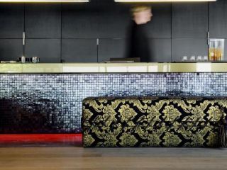 Carbon 1544x848 lobby